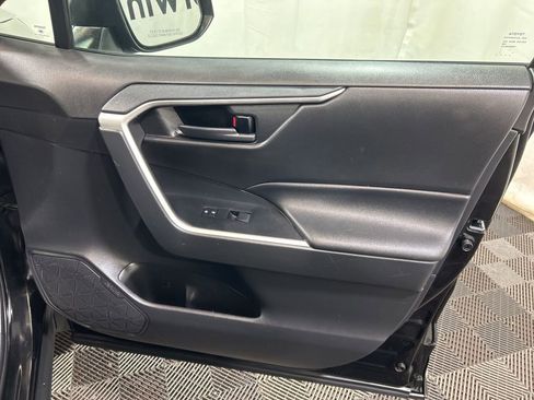Used 2021 Toyota RAV4 LE image 11