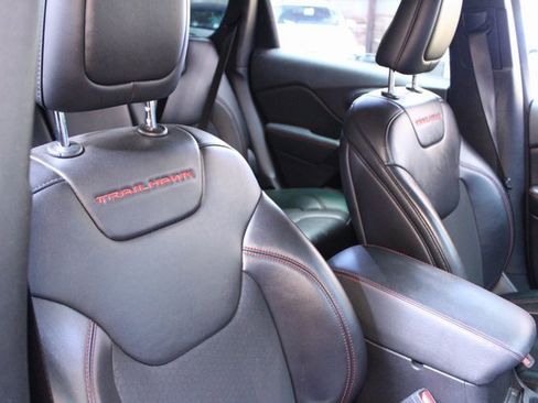 Used 2019 Jeep Cherokee Trailhawk w/ Cold Weather Group image 12