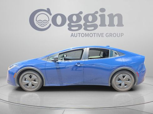 Used 2024 Toyota Prius LE FWD image 2