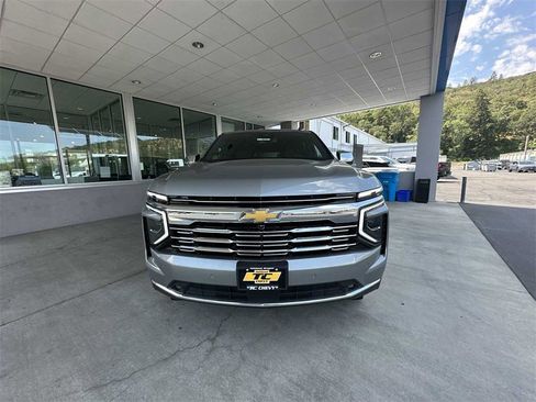 New 2025 Chevrolet Suburban Premier image 3