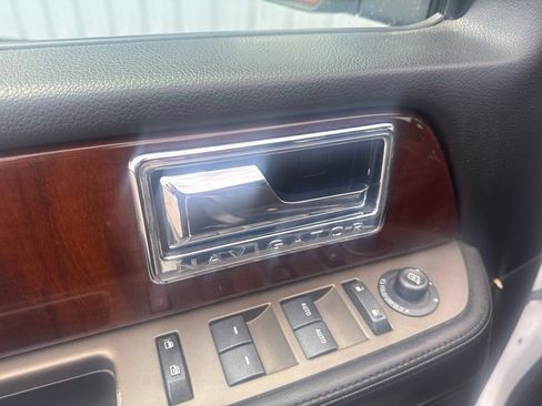 Used 2013 Lincoln Navigator 4WD w/ HD Trailer Tow Pkg image 13