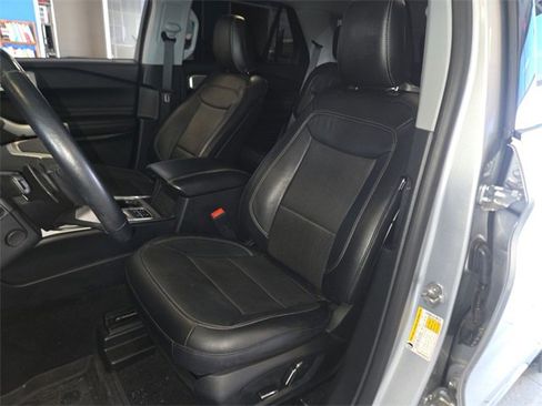Used 2020 Ford Explorer Limited image 11