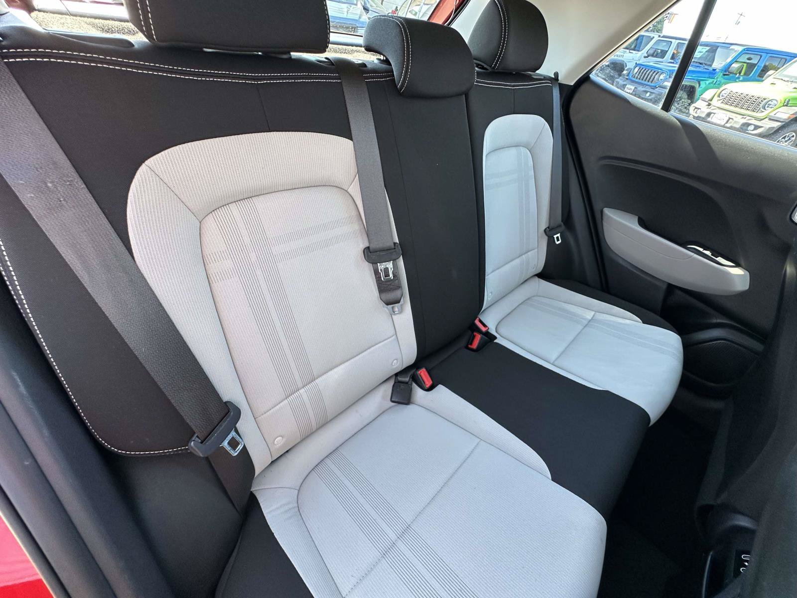 Used 2025 Hyundai Venue SEL FWD image 31