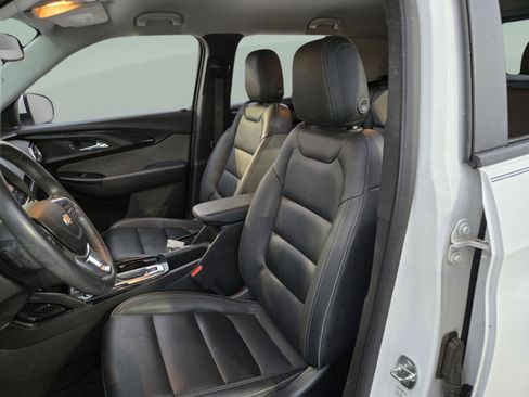 Used 2021 Chevrolet TrailBlazer LT w/ Premium Seating Package FWD image 13