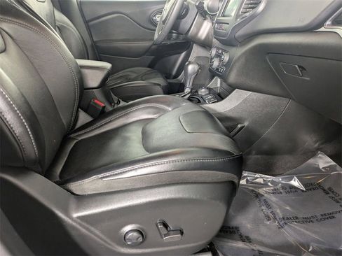 Certified 2023 Jeep Cherokee Altitude Lux image 28