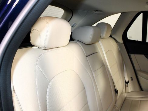 Used 2021 Mercedes-Benz GLC 300 4MATIC image 27