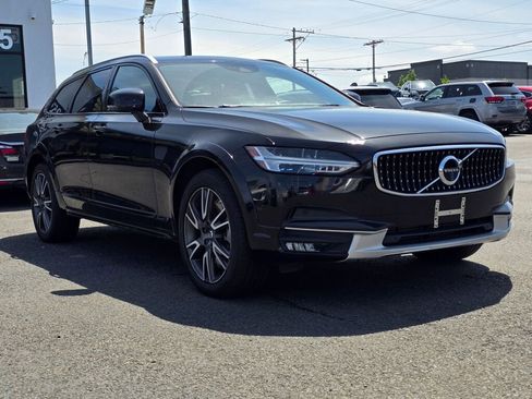 Used 2017 Volvo V90 T6 Cross Country AWD/4WD image 4