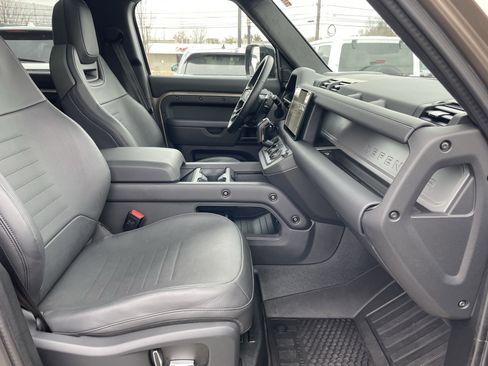 Used 2025 Land Rover Defender 110 image 15