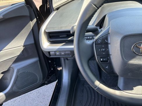 Used 2025 Toyota Prius LE FWD image 19