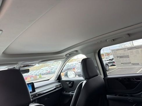 New 2026 Lincoln Aviator AWD image 9