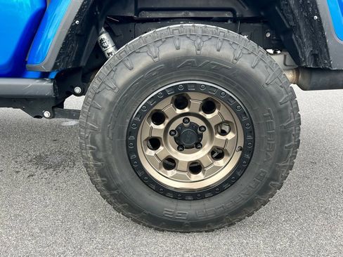 Used 2021 Jeep Gladiator Willys image 17