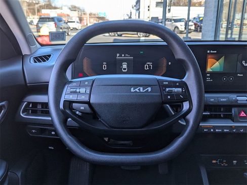 New 2025 Kia K4 LXS image 13