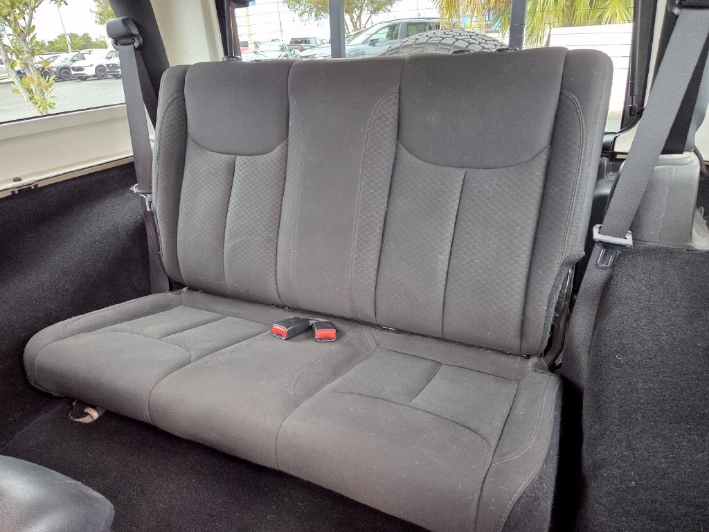 Used 2018 Jeep Wrangler Sport w/ Connectivity Group AWD/4WD image 7