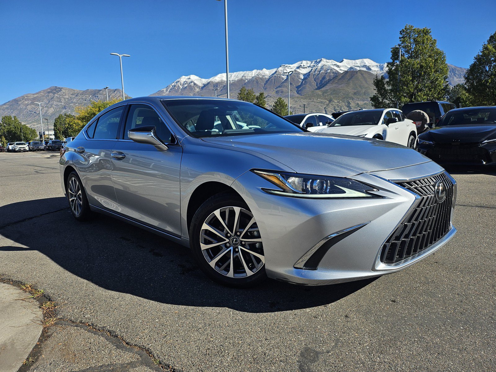 Used 2024 Lexus ES 350 w/ Accessory Package (Z1) FWD image 3