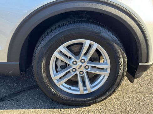 Used 2020 Ford Explorer XLT w/ Equipment Group 202A image 8