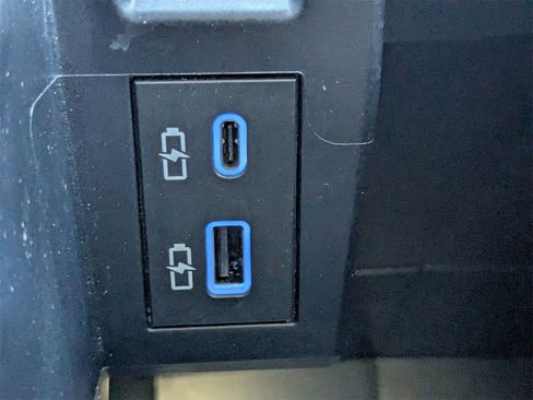 Used 2022 Toyota Sienna XLE image 25