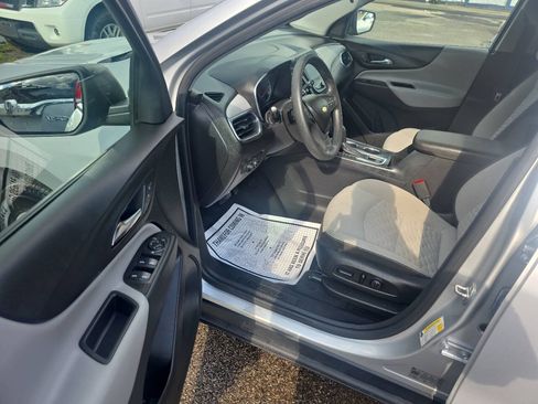 Used 2020 Chevrolet Equinox LS w/ LS Convenience Package FWD image 9