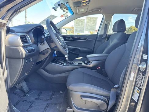 Used 2020 Kia Sorento LX image 19