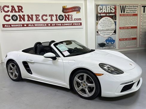 Used 2018 Porsche 718 Boxster RWD image 1