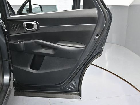 Used 2022 Kia Sorento S image 39