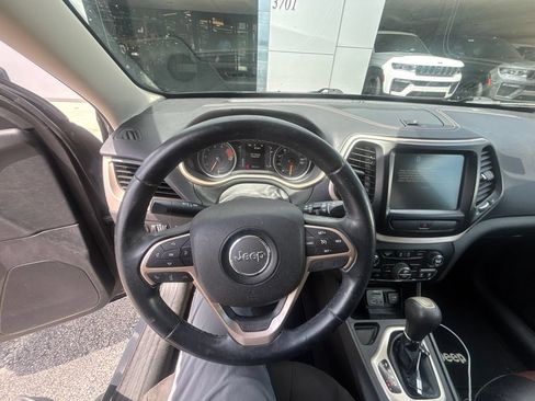 Used 2017 Jeep Cherokee 75th Anniversary FWD image 14