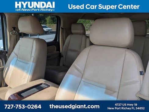 Used 2013 GMC Yukon XL Denali RWD image 3