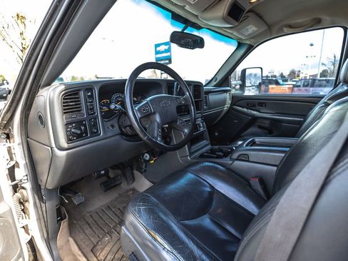 Used 2005 Chevrolet Silverado 2500 LT w/ Heavy-Duty Power Package image 19