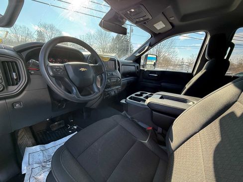 Used 2024 Chevrolet Silverado 2500 Custom w/ Custom Value Package image 17