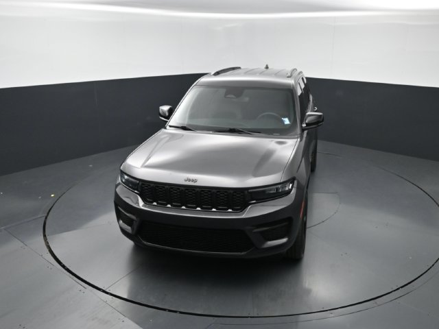 Used 2023 Jeep Grand Cherokee Altitude AWD/4WD image 26