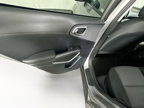 Used 2025 Kia Soul LX w/ LX Technology Package image 25