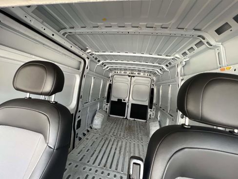 Used 2023 RAM ProMaster 2500 FWD image 12