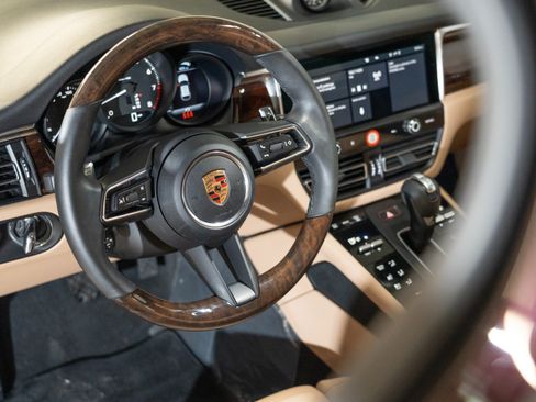 Certified 2026 Porsche Macan AWD/4WD image 16