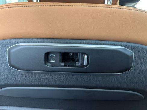 Used 2023 BMW X7 xDrive40i w/ Premium Package AWD/4WD image 35