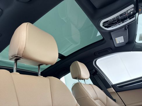 Certified 2022 Porsche Macan AWD/4WD image 17