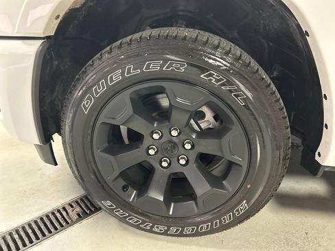 Used 2025 RAM 1500 Big Horn AWD/4WD image 9