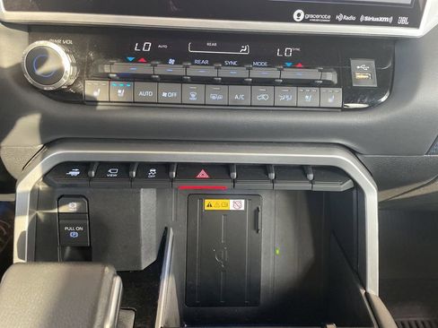 Used 2024 Toyota Sequoia Platinum AWD/4WD image 26