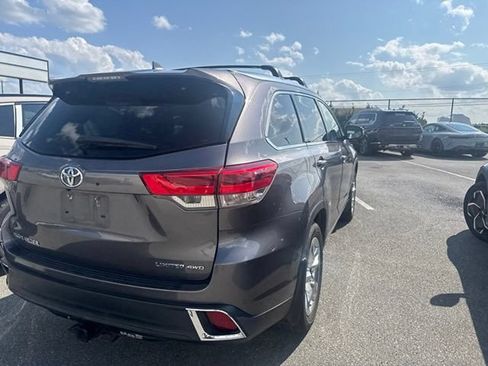 Used 2018 Toyota Highlander Limited AWD/4WD image 9