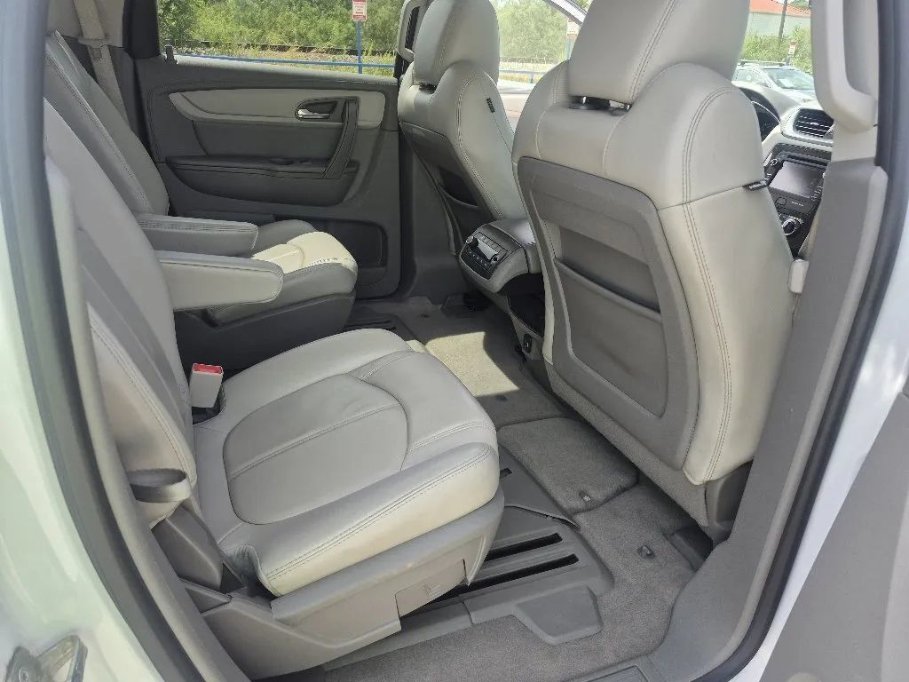 Used 2016 Chevrolet Traverse LT FWD image 19
