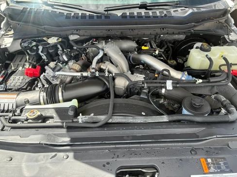 Used 2025 Ford F250 Lariat AWD/4WD image 6