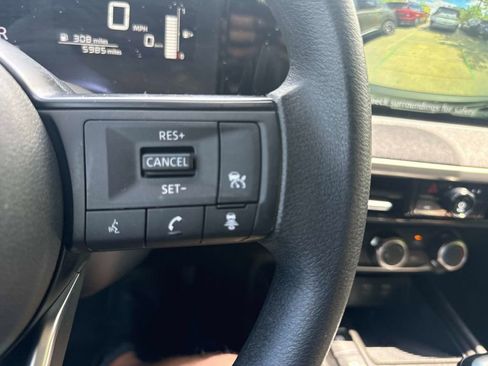 Used 2025 Nissan Kicks SV AWD/4WD image 28