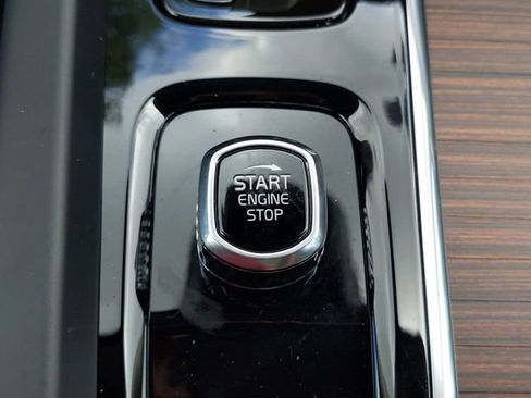 Used 2022 Volvo XC60 B5 Momentum w/ Advanced Package image 29