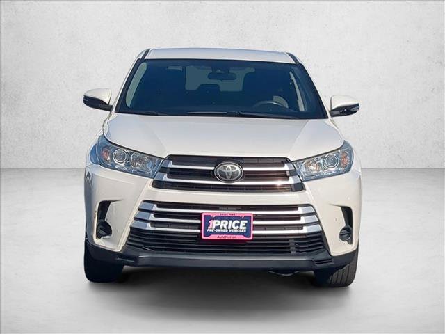 Used 2018 Toyota Highlander LE w/ Carpet Mat Package (TMS) FWD image 2
