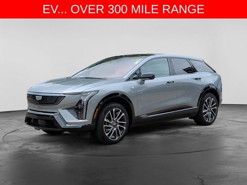 Used 2025 Cadillac Optiq Sport 2 w/ LPO, Floor Liner Package AWD/4WD image 3
