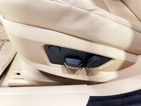 Used 2012 BMW 528i xDrive Sedan image 27