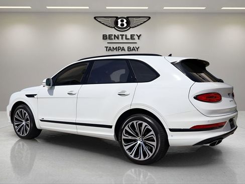 Used 2022 Bentley Bentayga image 3