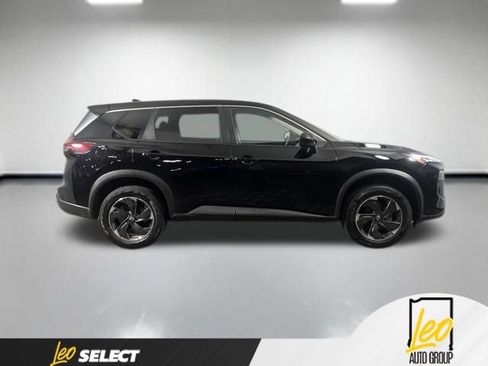 Used 2024 Nissan Rogue SV AWD/4WD image 5