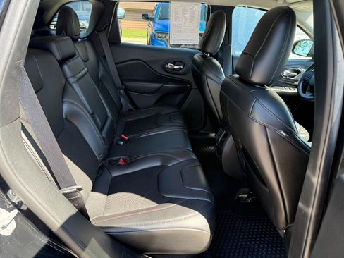 Used 2019 Jeep Cherokee Trailhawk w/ Comfort/Convenience Group AWD/4WD image 15