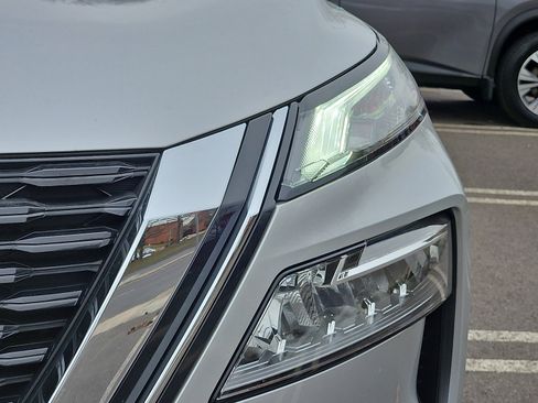 Certified 2023 Nissan Rogue SV image 9