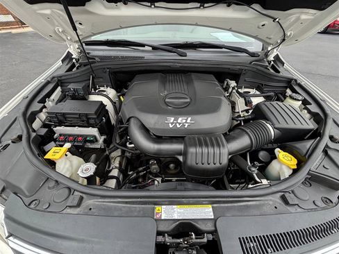 Used 2012 Jeep Grand Cherokee Laredo RWD image 30