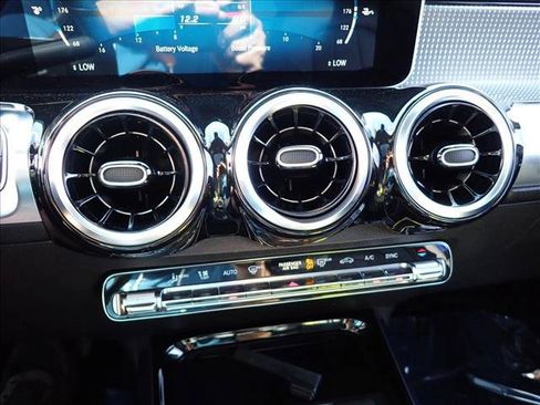Used 2020 Mercedes-Benz GLB 250 4MATIC image 18